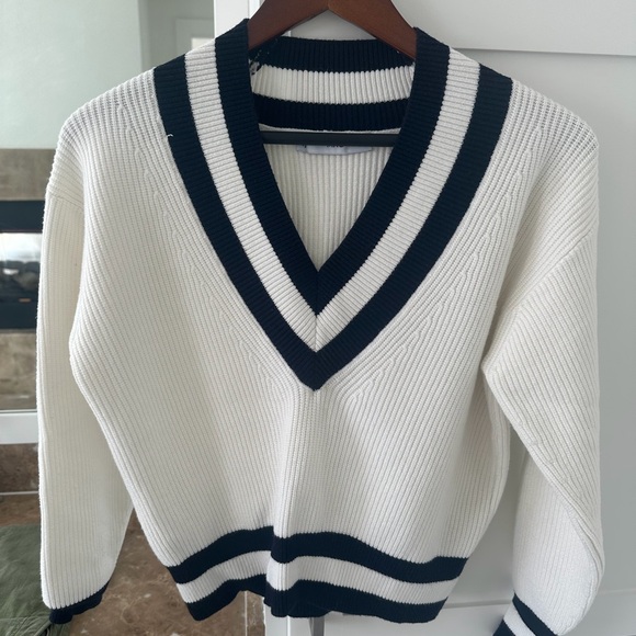 Sweater - Picture 1 of 3